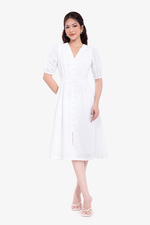 Đầm xô thêu màu trắng cổ V viền ren