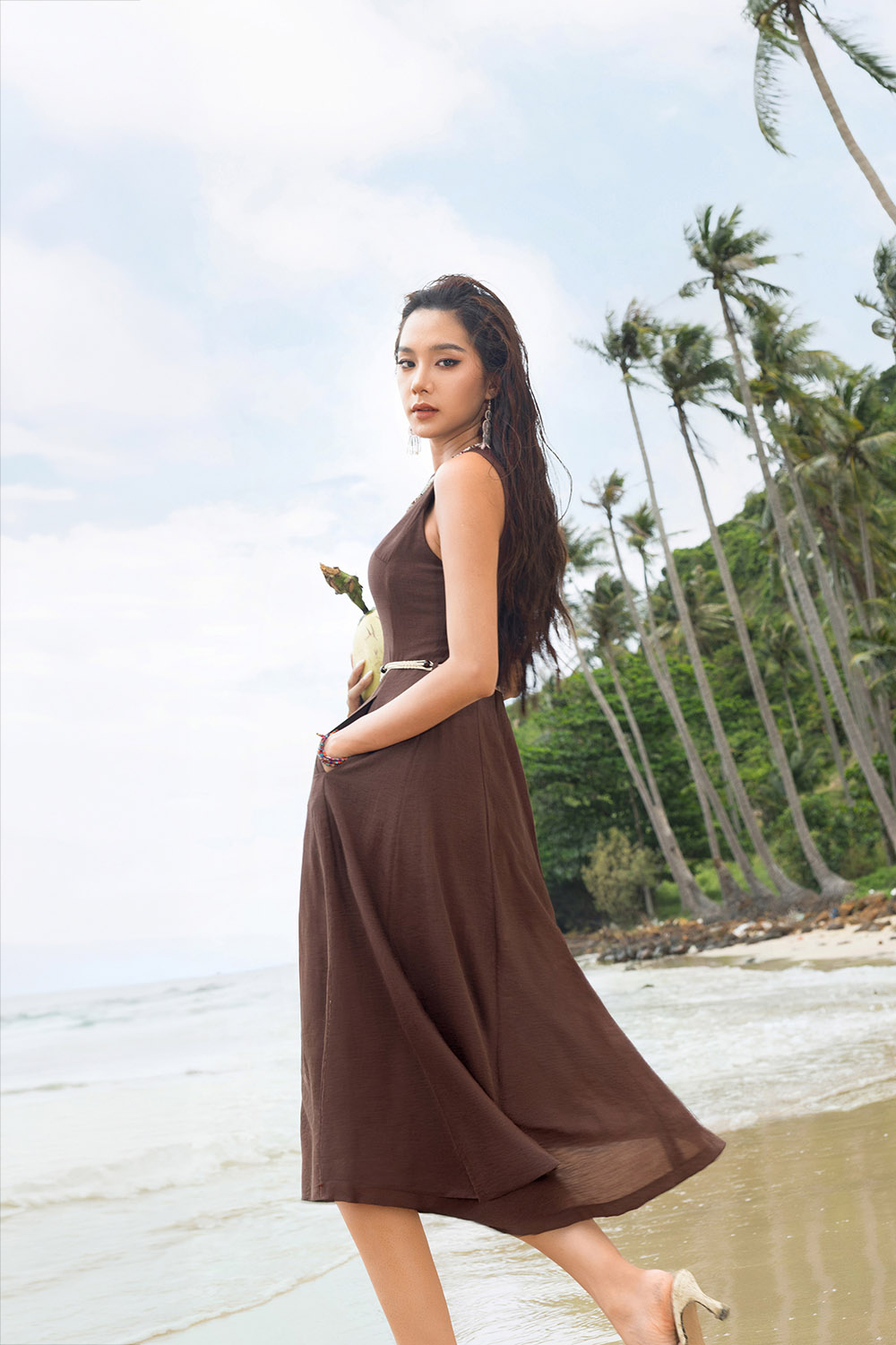 Đầm xòe chữ A dáng dài màu nâu phối thắt lưng