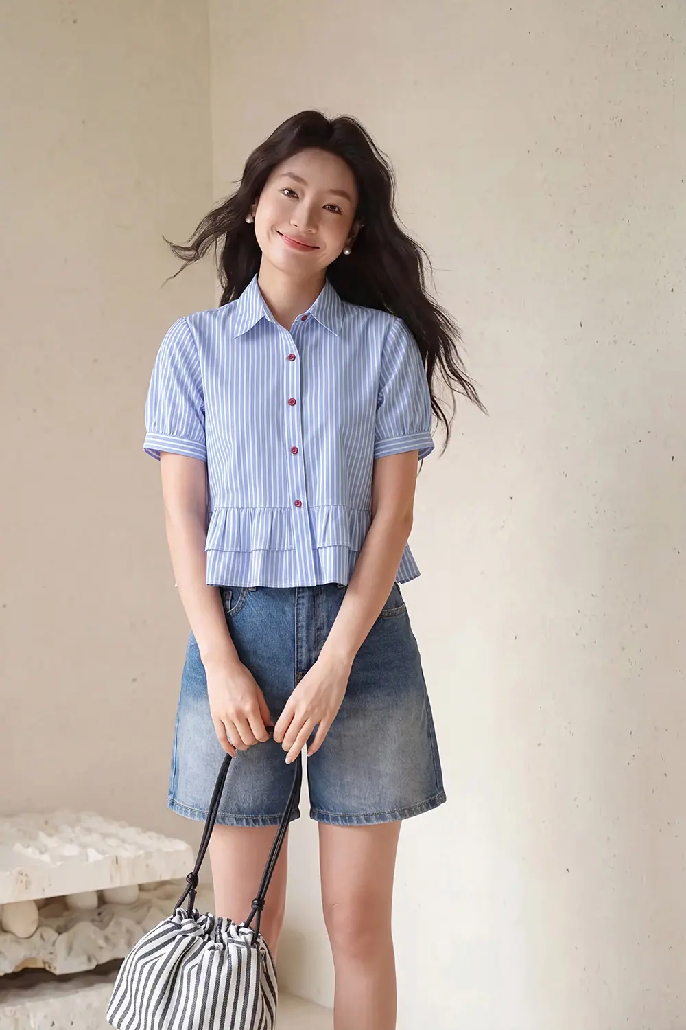Áo sơ mi sọc trắng xanh dáng baby doll