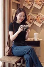 Áo thun tăm nữ màu đen nhấn eo