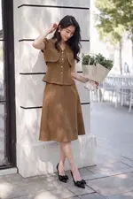 Chân váy xòe dáng midi màu nâu