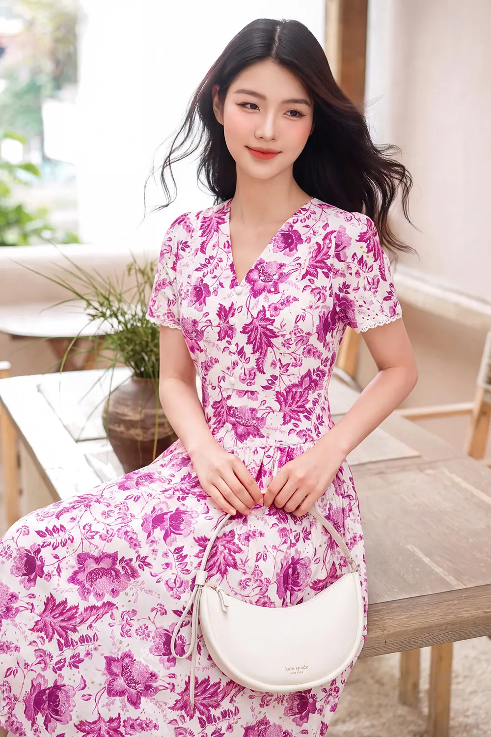 Đầm trắng họa tiết hoa hồng dáng xòe