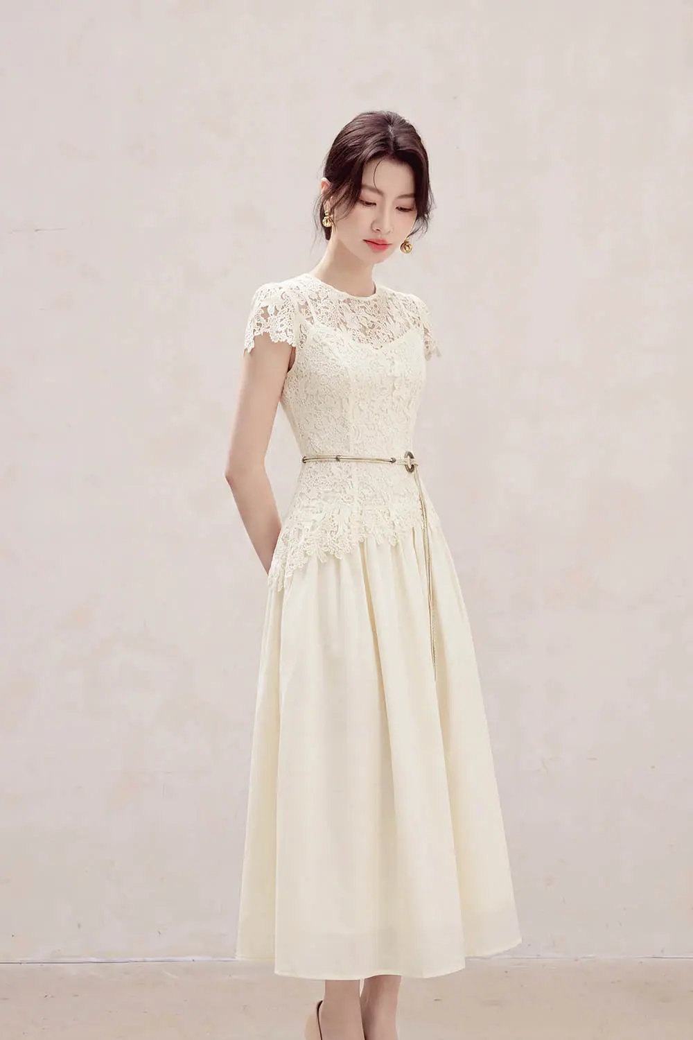 Đầm xòe tơ phối ren dự tiệc màu kem