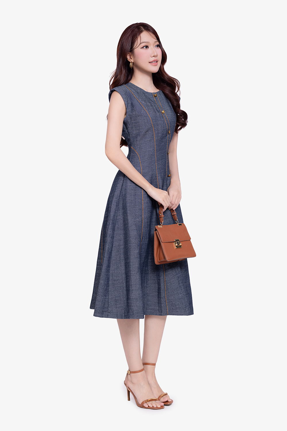 Đầm denim dáng xòe sát nách