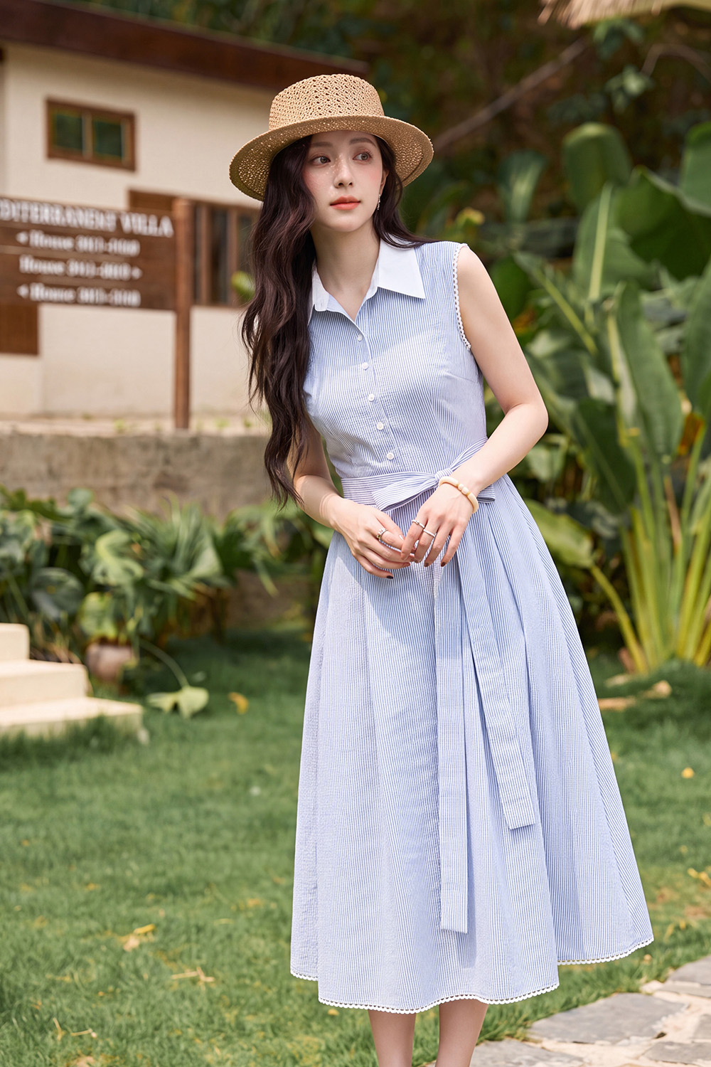 Đầm xòe dài kẻ sọc trắng xanh phối nơ eo