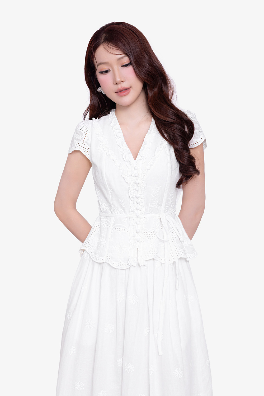 Áo kiểu nữ màu trắng chất xô thêu