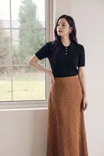 Áo dệt kim gân cổ polo màu đen