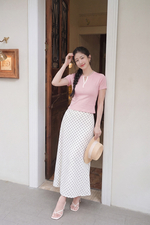 Chân váy chấm bi dáng dài màu trắng