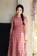 Đầm xòe caro đỏ linen phối ren