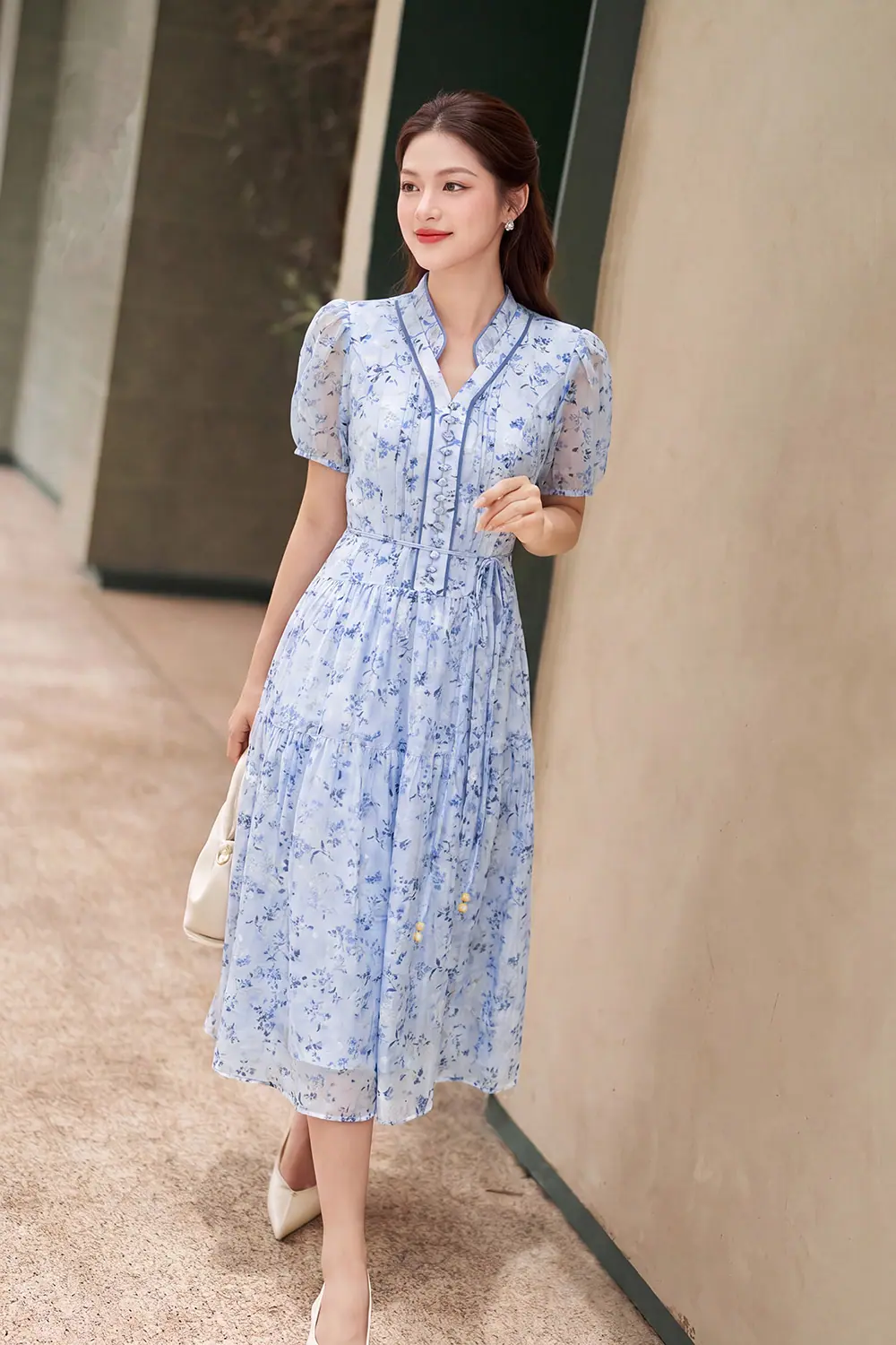 Đầm tơ hoa nhí dáng xòe phối nút
