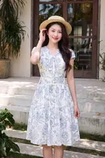 Đầm trắng hoa xanh dáng xòe viền đăng ten