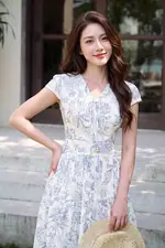 Đầm trắng hoa xanh dáng xòe viền đăng ten