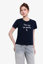 Áo thun cotton màu xanh thêu chữ