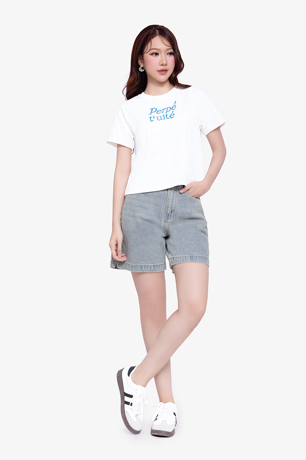 Áo thun cotton nữ màu trắng chữ thêu