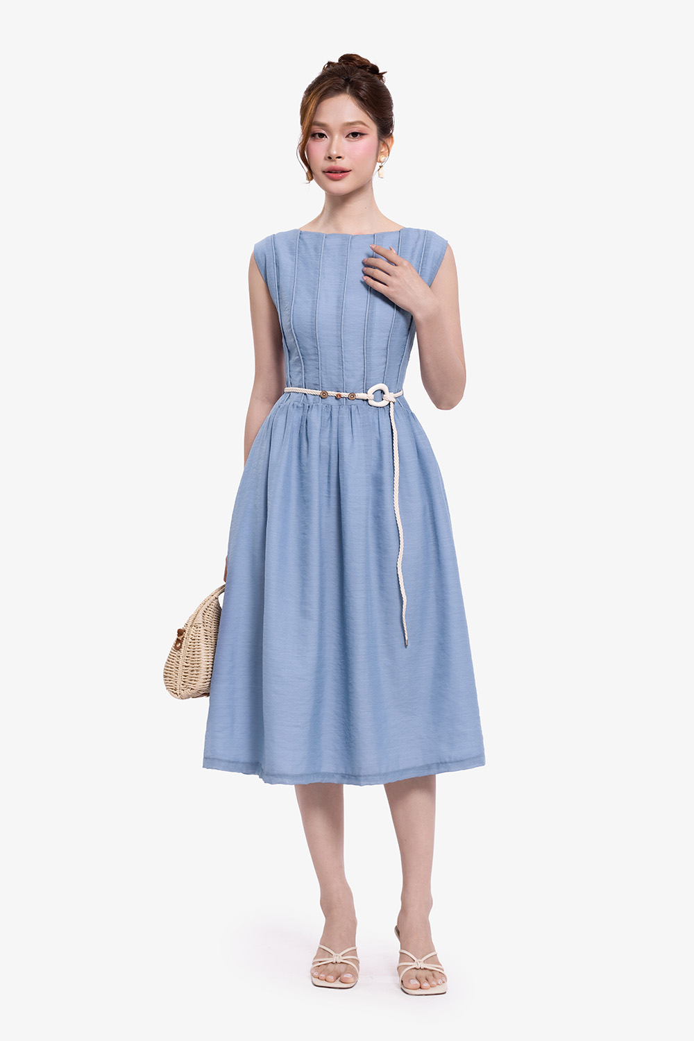 Đầm xòe sát nách màu xanh pastel kèm thắt lưng