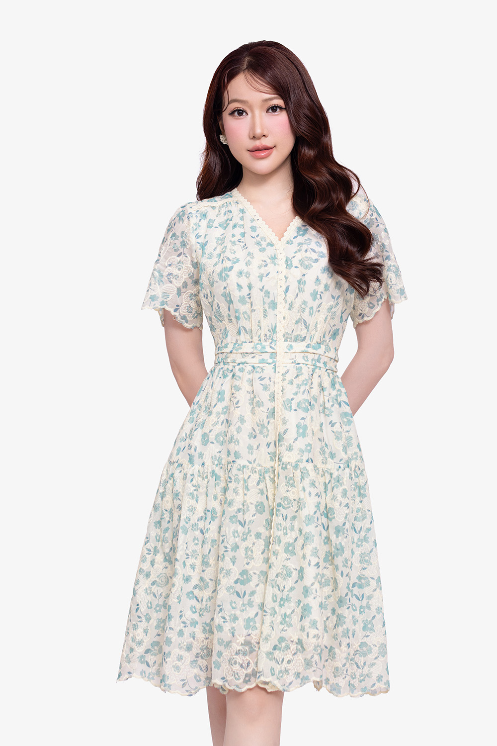 Đầm xô thêu hoa xanh cổ V
