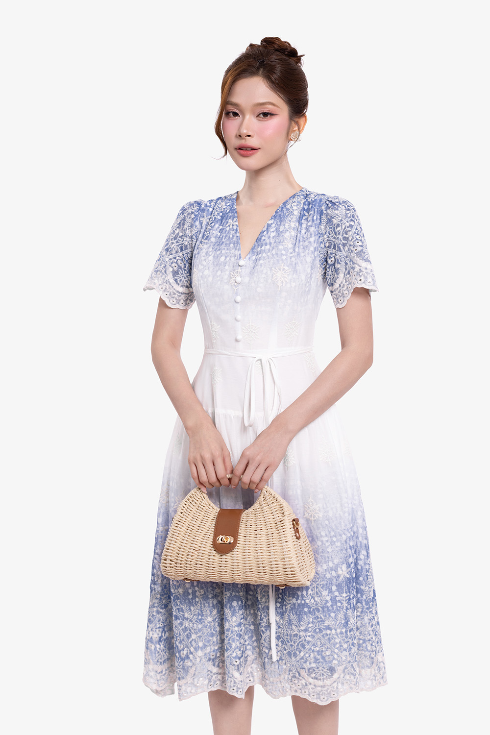 Đầm voan lụa ombre thêu 3D cổ V dáng xòe