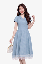 Đầm xòe chấm bi cổ đắp chéo phối ren