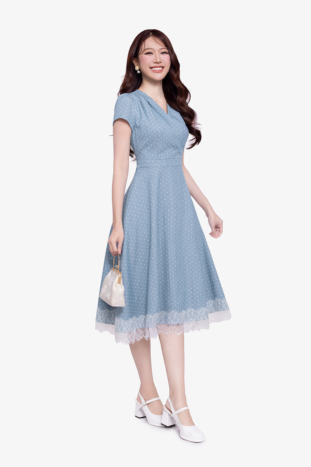 Đầm xòe chấm bi cổ đắp chéo phối ren