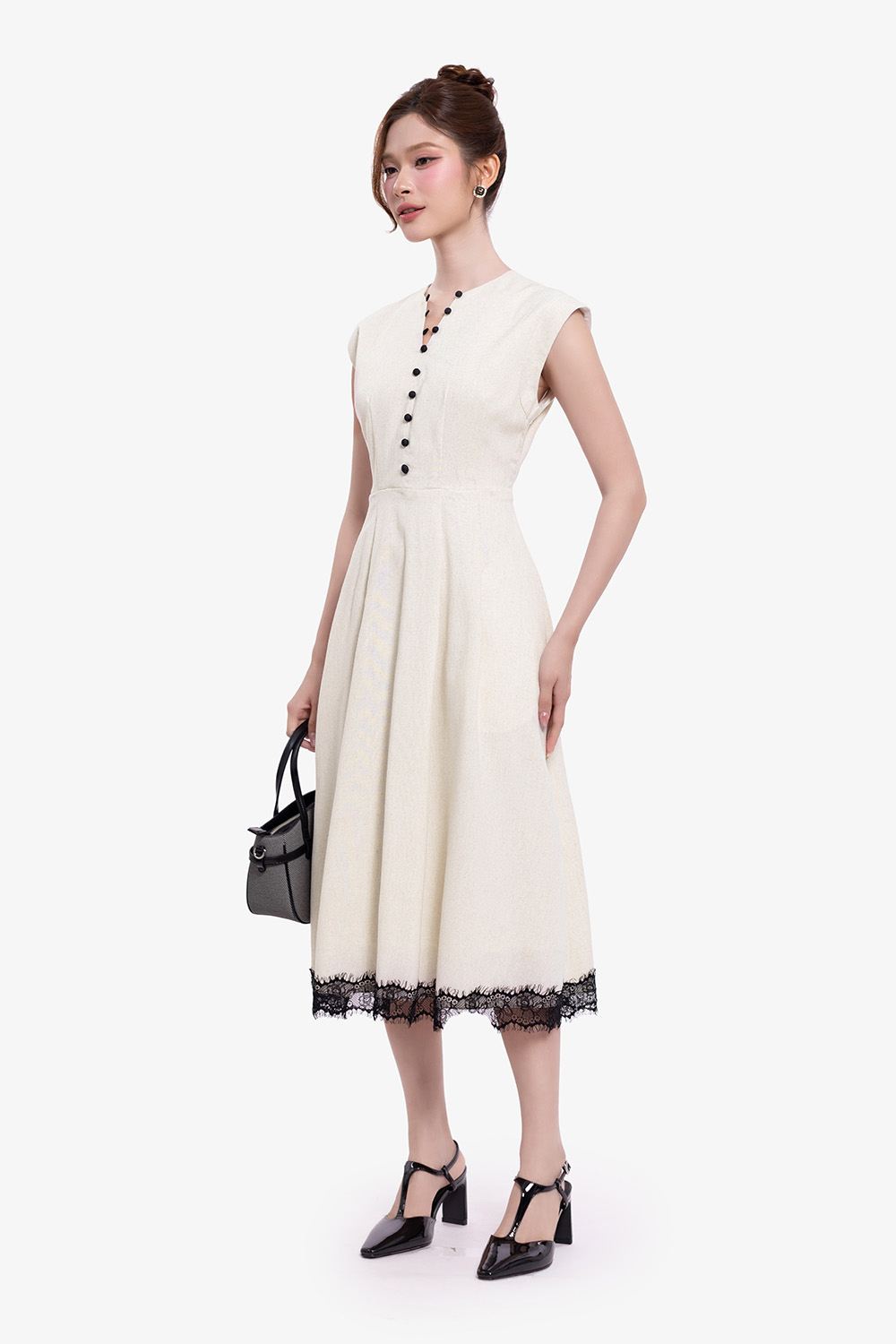 Đầm linen dáng xòe dài cổ V phối ren
