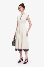 Đầm linen dáng xòe dài cổ V phối ren