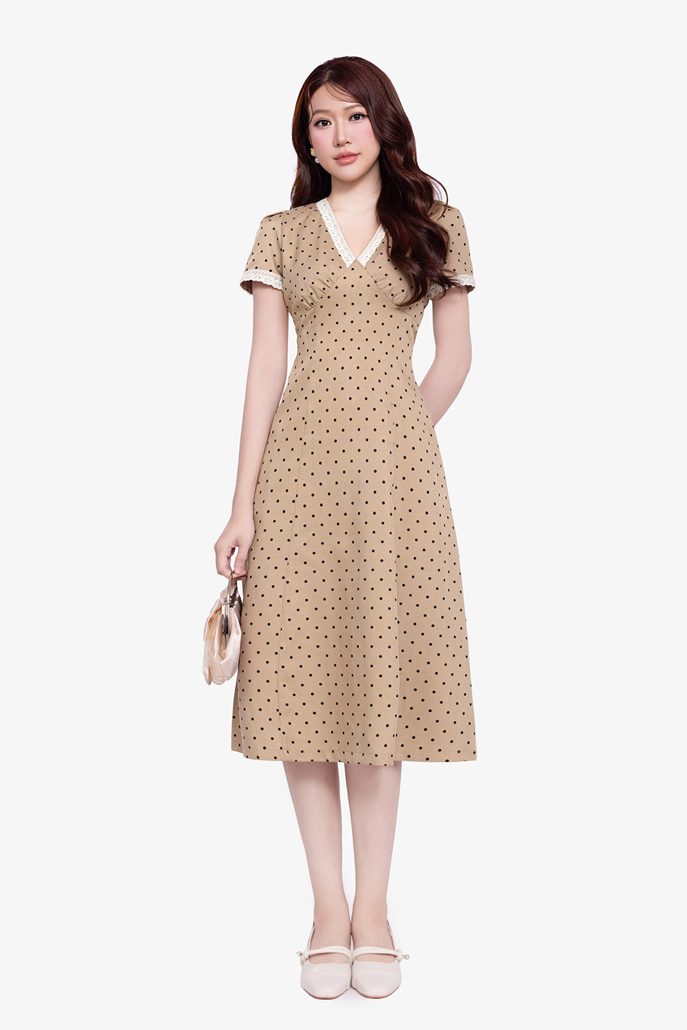 Đầm chấm bi dáng xòe cổ V viền ren