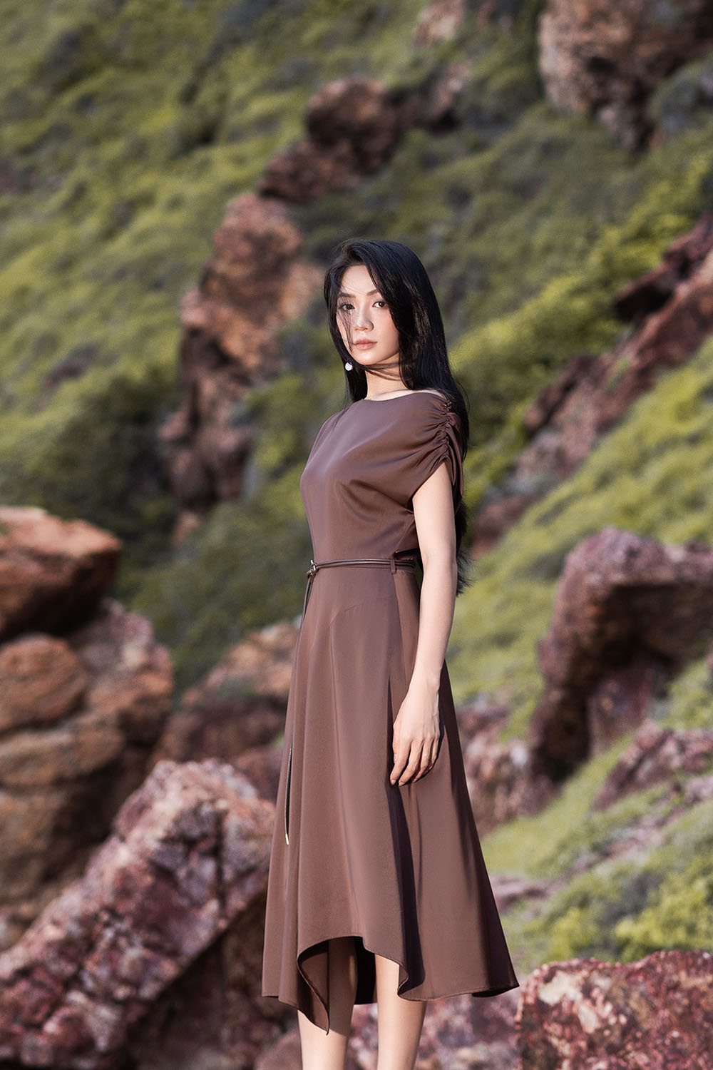 Đầm lụa dáng xòe cổ thuyền lệch vai
