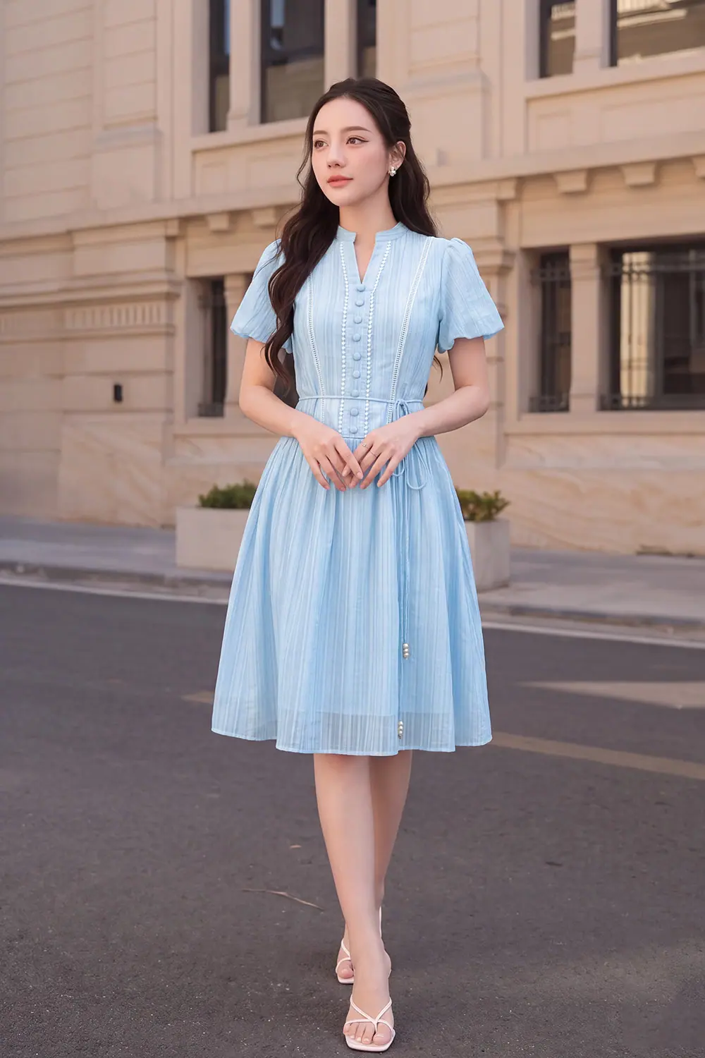 Đầm xòe màu xanh tay chuông đính nút