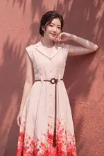 Đầm xòe dài cổ vest in hoa tùng váy