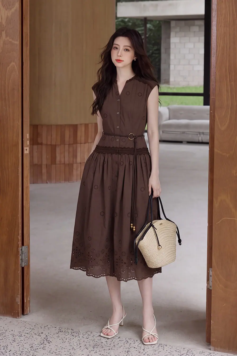 Đầm xô thêu dáng xòe dài phối thắt lưng