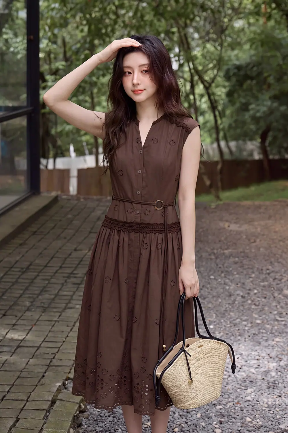 Đầm xô thêu dáng xòe dài phối thắt lưng