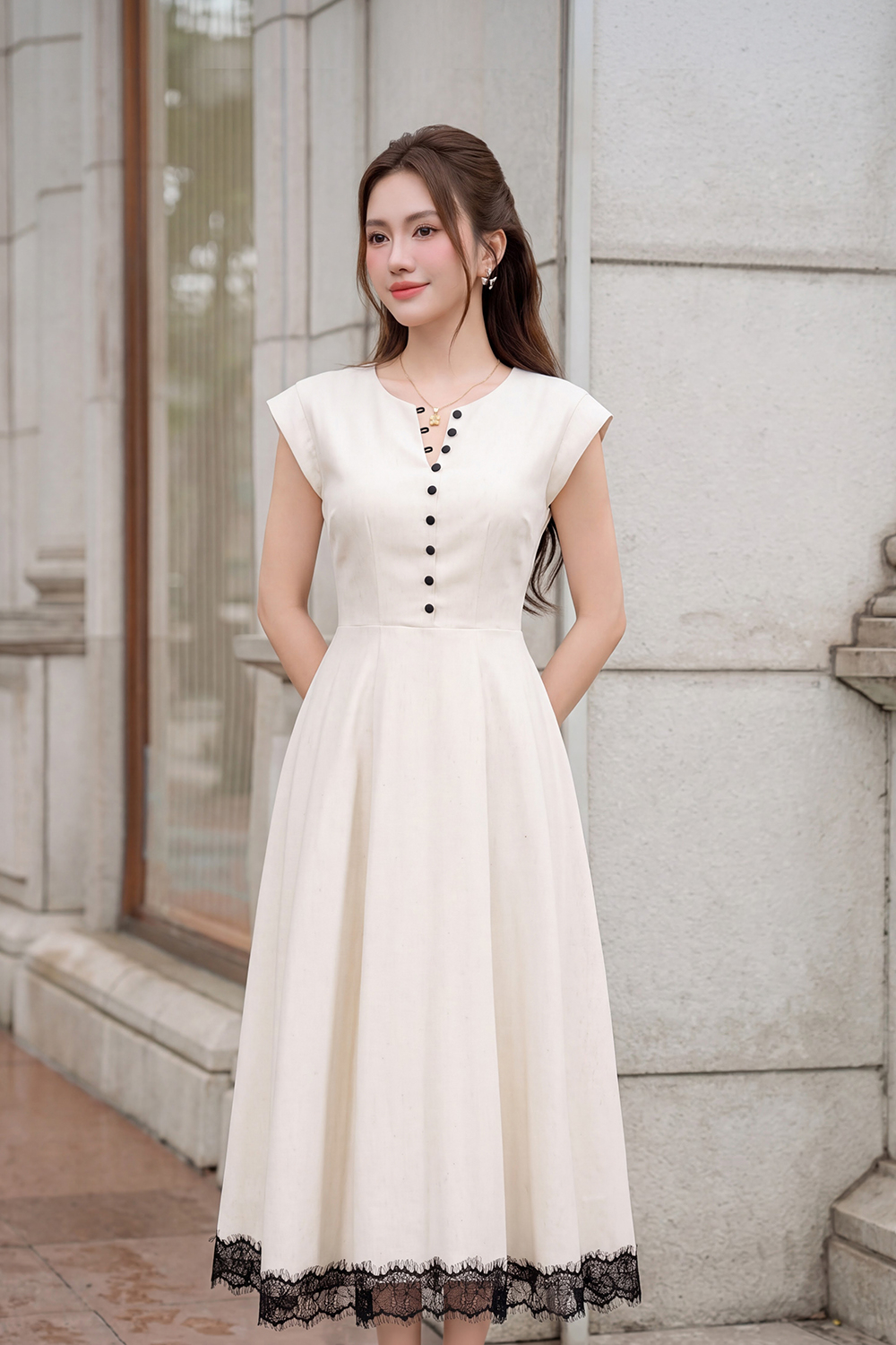Đầm linen dáng xòe dài cổ V phối ren