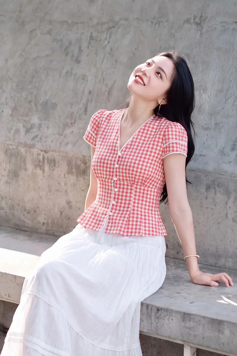 Áo kiểu caro cổ V dáng peplum
