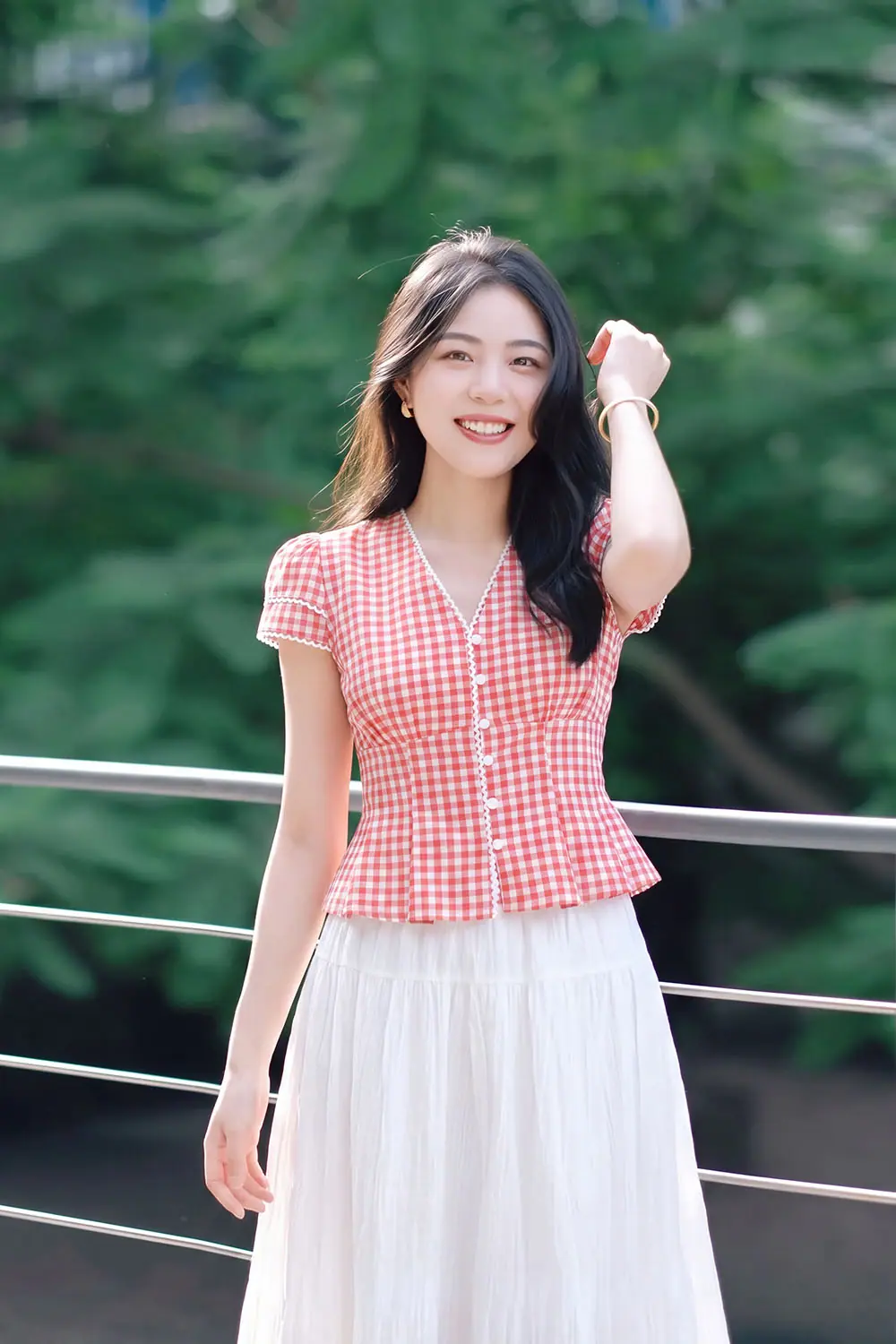 Áo kiểu caro cổ V dáng peplum