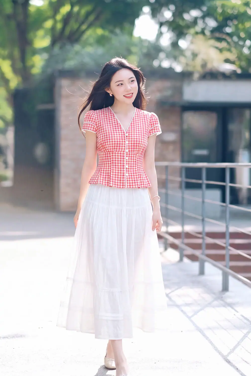Áo kiểu caro cổ V dáng peplum