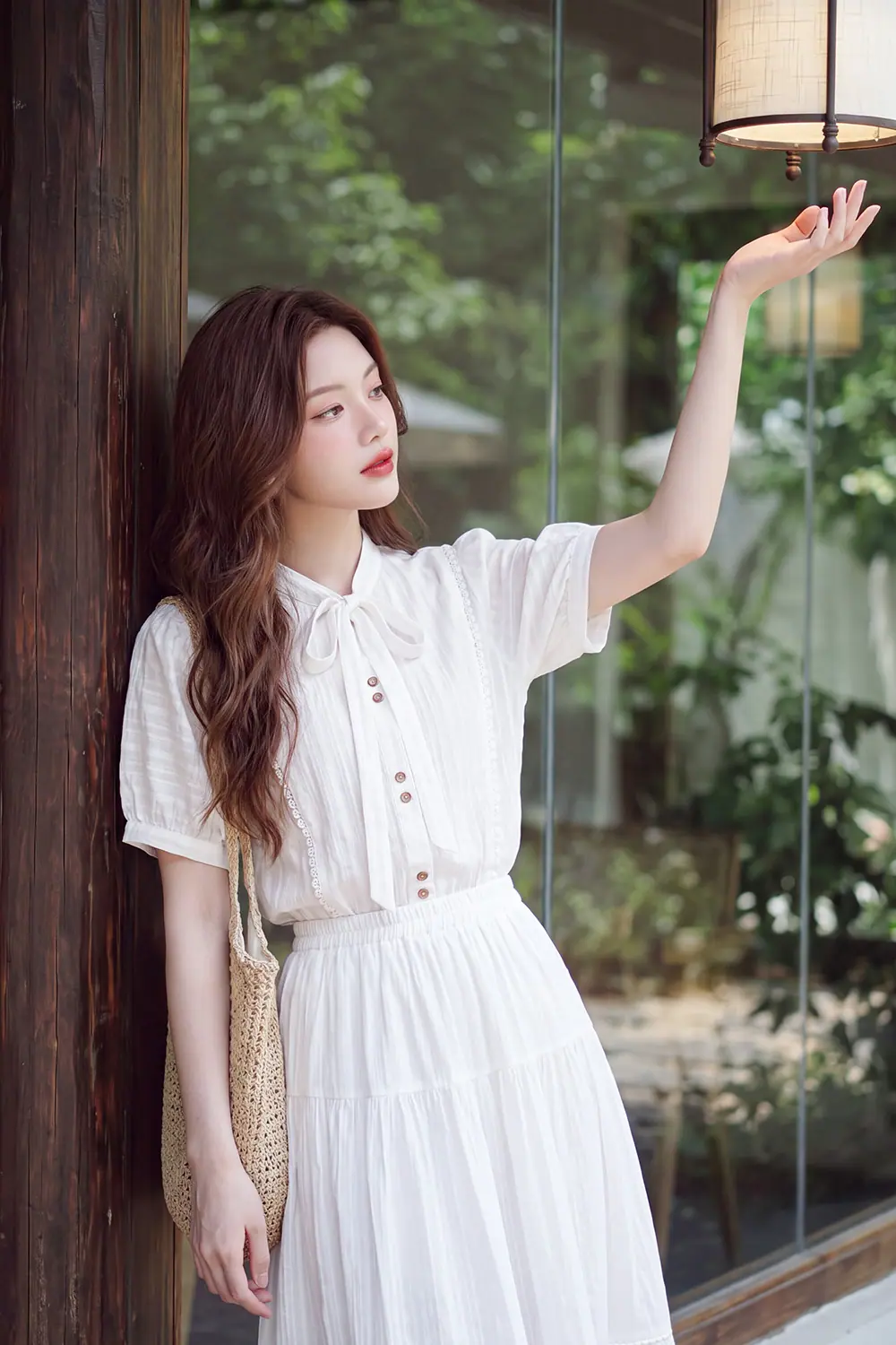 Áo trắng xô thêu cổ nơ tay phồng