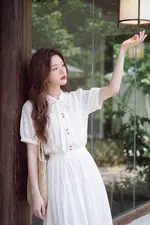 Áo trắng xô thêu cổ nơ tay phồng