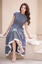 Chân váy caro dáng xòe dài phối ren