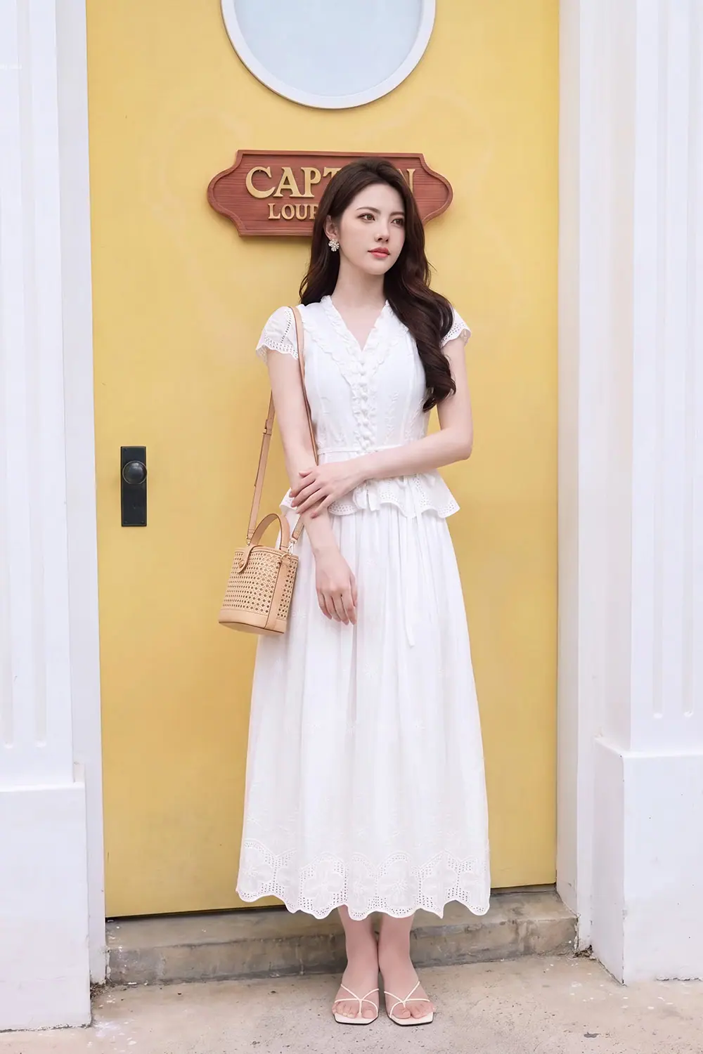 Chân váy xòe dài màu trắng xô thêu