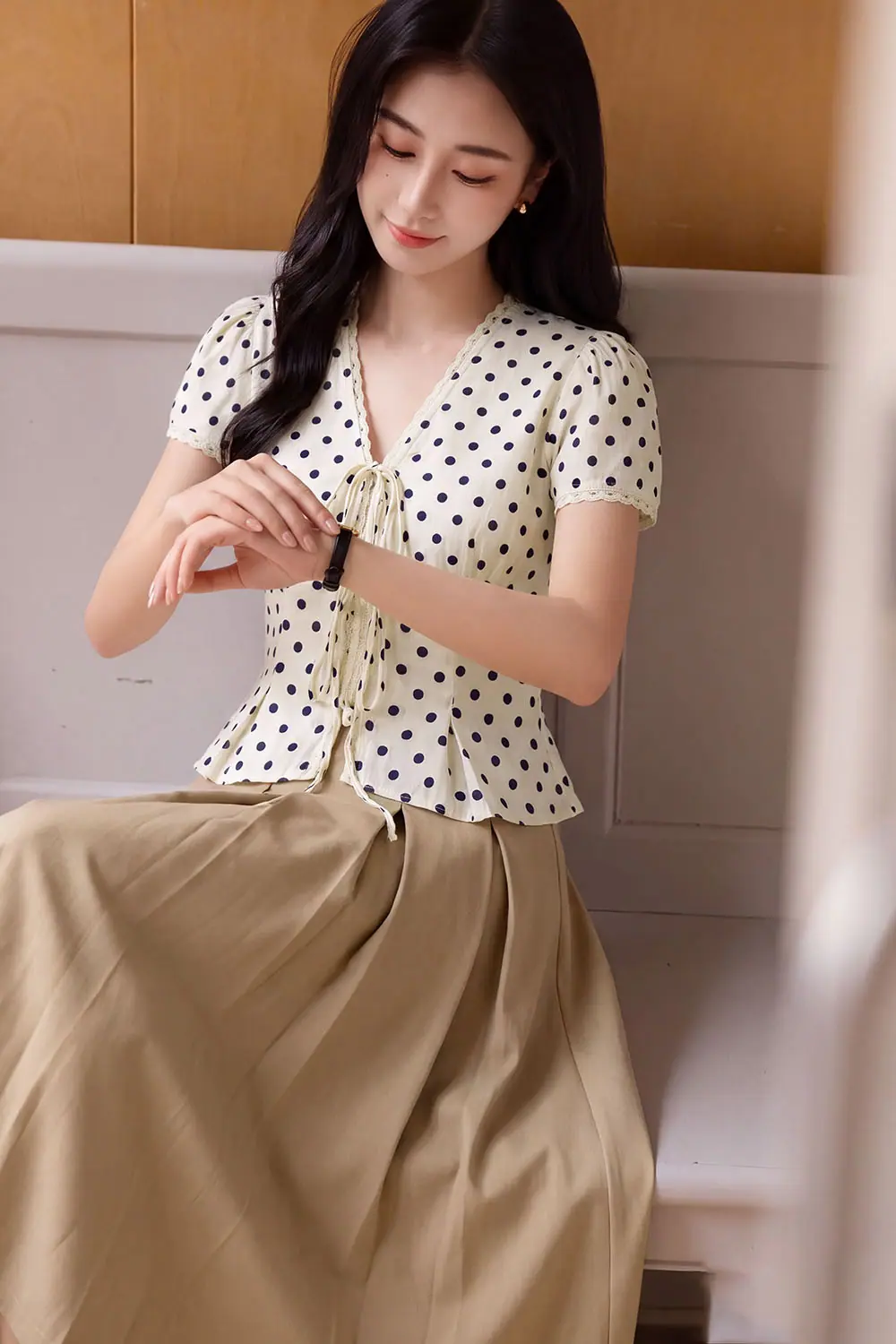 Chân váy xếp ly dáng xòe cạp cao