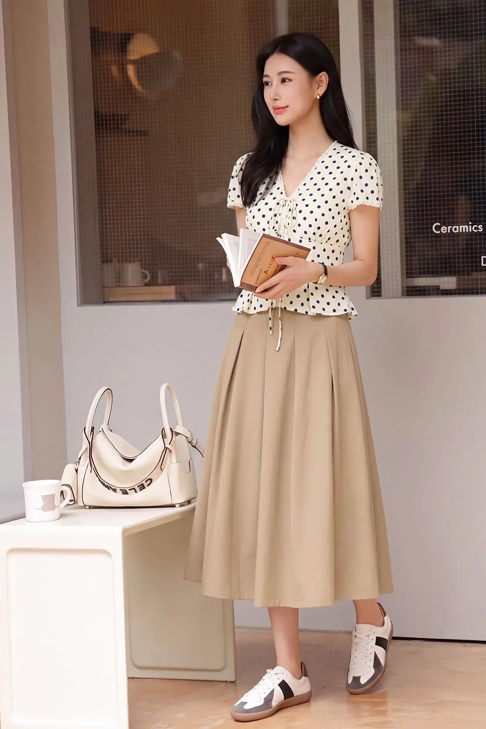 Chân váy xếp ly dáng xòe cạp cao