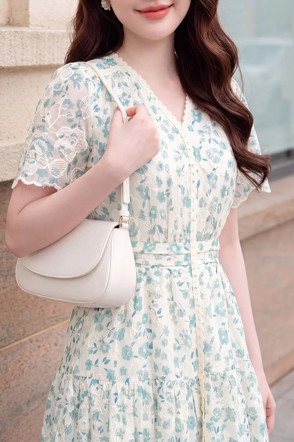 Đầm xô thêu hoa xanh cổ V