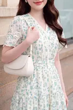 Đầm xô thêu hoa xanh cổ V