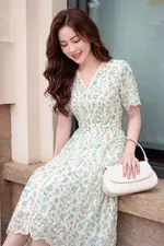 Đầm xô thêu hoa xanh cổ V