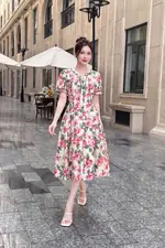 Đầm linen hoa cổ V tay ngắn dáng xòe