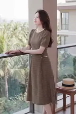 Đầm caro nâu dáng xòe phối dây nơ eo