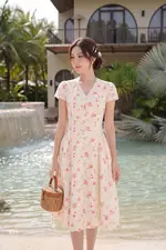 Đầm xô thêu hoa nhí cổ V phối ren