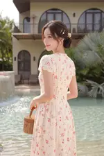 Đầm xô thêu hoa nhí cổ V phối ren