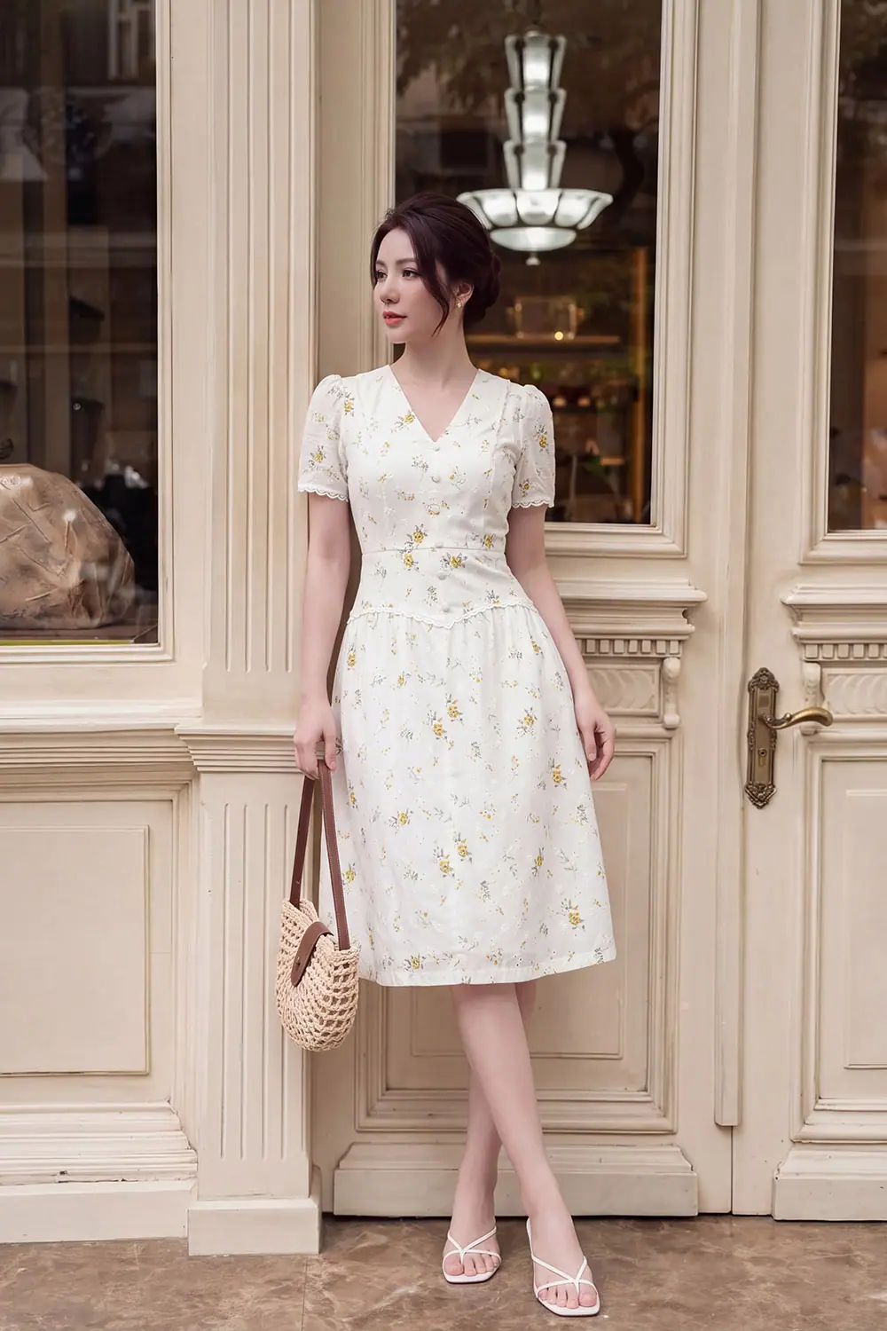 Đầm hoa thiết kế dáng xòe cổ V