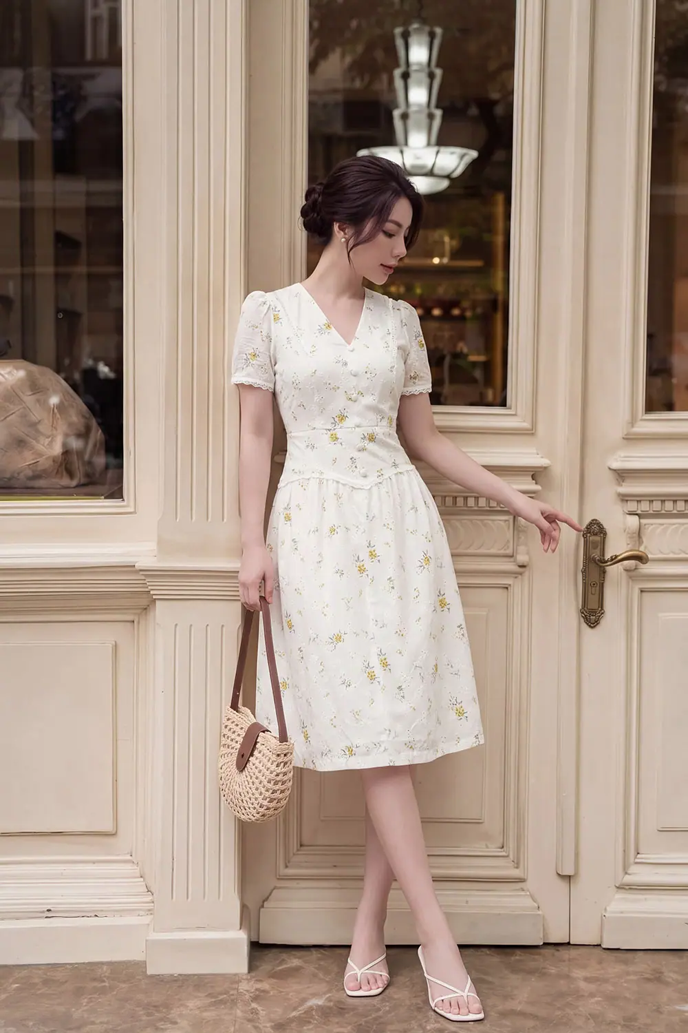 Đầm hoa thiết kế dáng xòe cổ V
